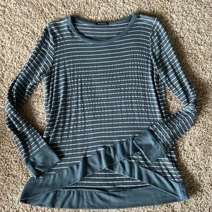 Pink clover Stitch Fix Women’s Medium tulip hem Long sleeve shirt blue stripe